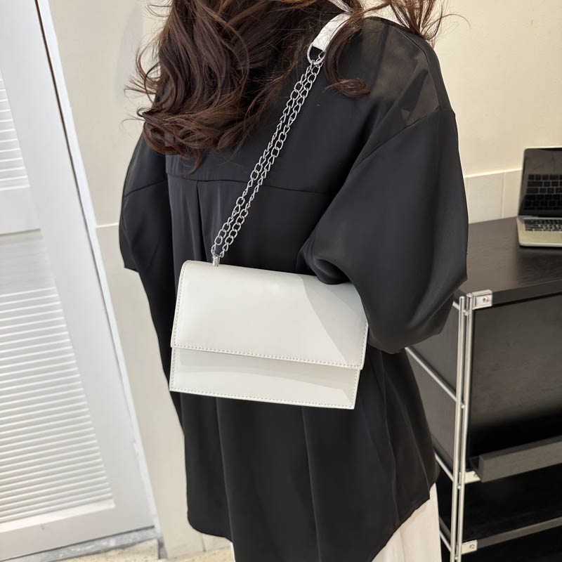 Women's Pu Leather Solid Color Elegant Square Flip Cover Shoulder Bag Crossbody Bag display picture 7