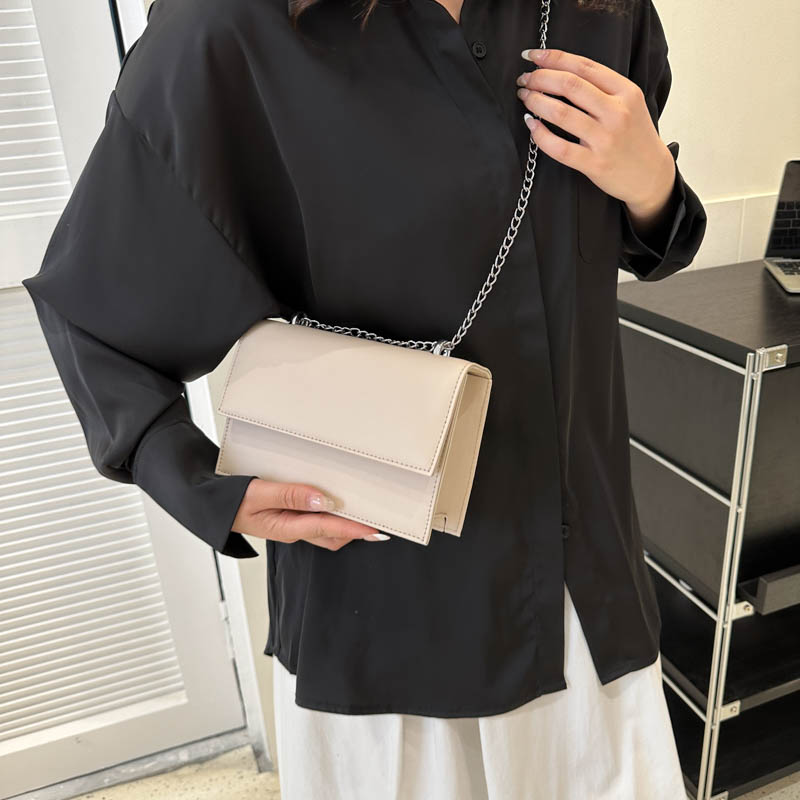 Women's Pu Leather Solid Color Elegant Square Flip Cover Shoulder Bag Crossbody Bag display picture 3