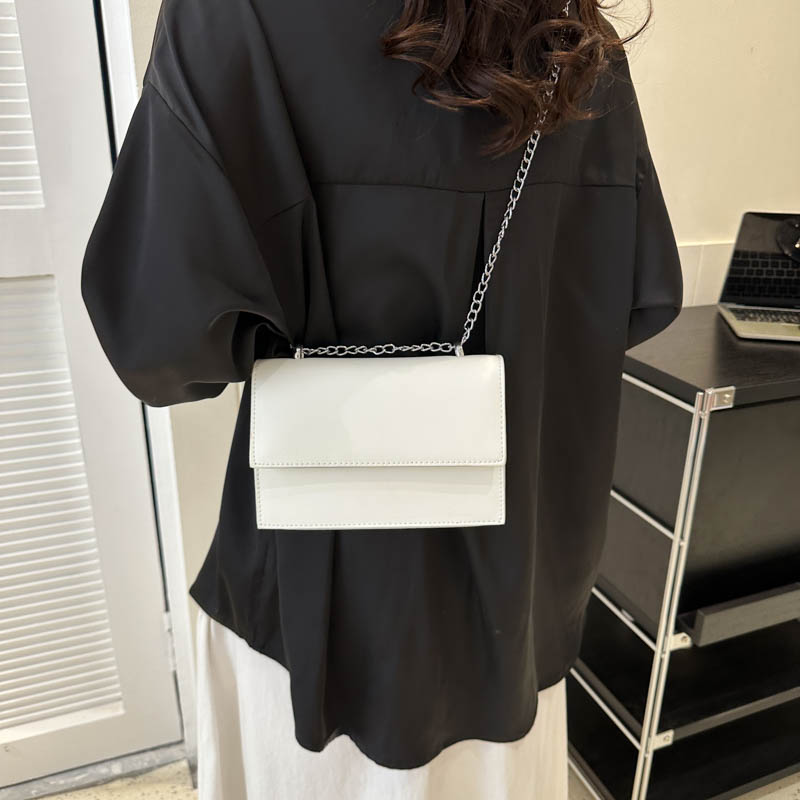 Women's Pu Leather Solid Color Elegant Square Flip Cover Shoulder Bag Crossbody Bag display picture 5
