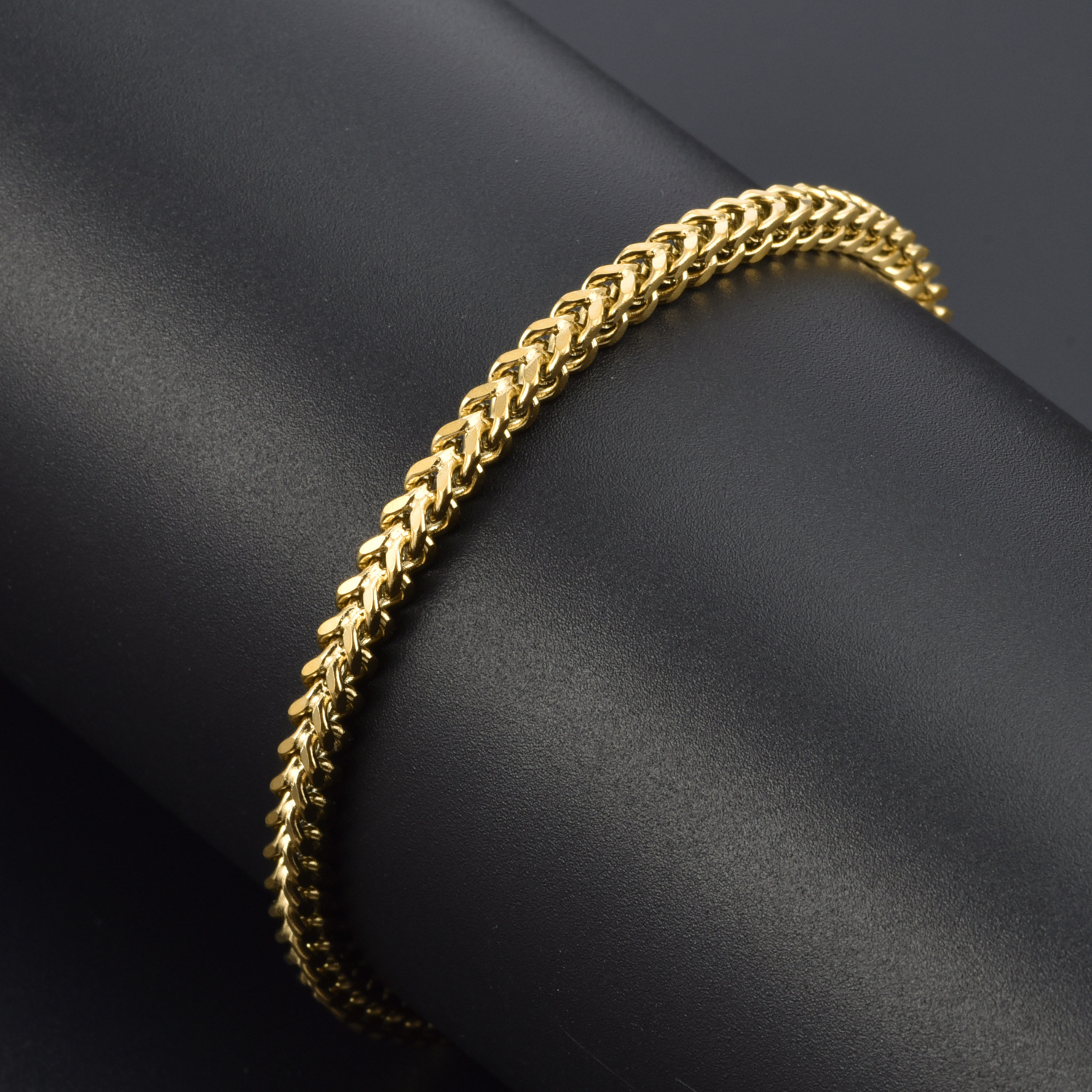 Sweet Geometric Titanium Steel 18K Gold Plated Bracelets In Bulk display picture 4