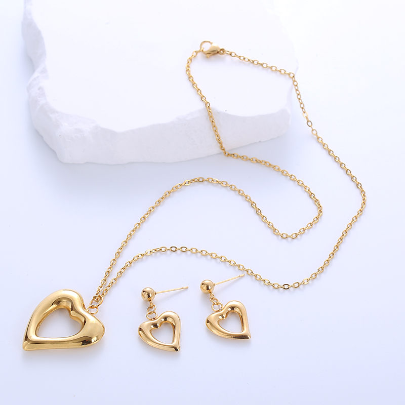 304 Stainless Steel 18K Gold Plated Simple Style Hollow Out Heart Shape No Inlaid Earrings Necklace Jewelry Set display picture 3