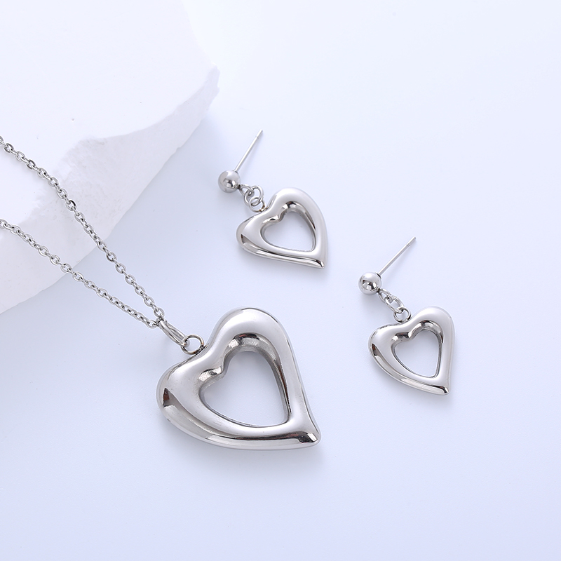 304 Stainless Steel 18K Gold Plated Simple Style Hollow Out Heart Shape No Inlaid Earrings Necklace Jewelry Set display picture 4