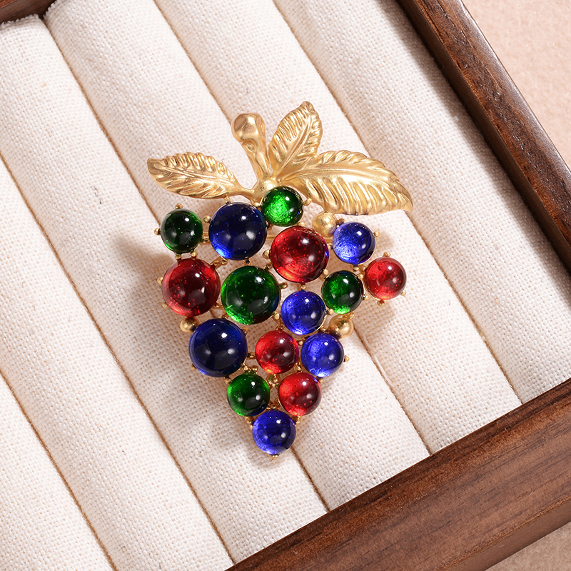 Elegant Vintage Style Luxurious Grape Copper Alloy Plating Inlay Glass Stone Women's Brooches 1 Piece display picture 3