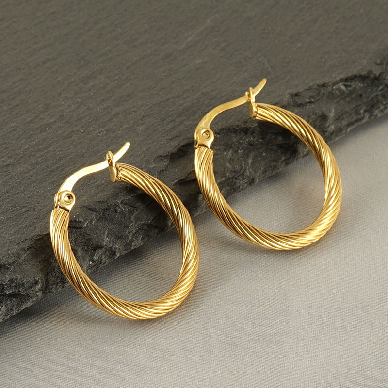 1 Pair Classic Style Round Plating Stainless Steel Titanium Steel 18K Gold Plated Hoop Earrings display picture 2