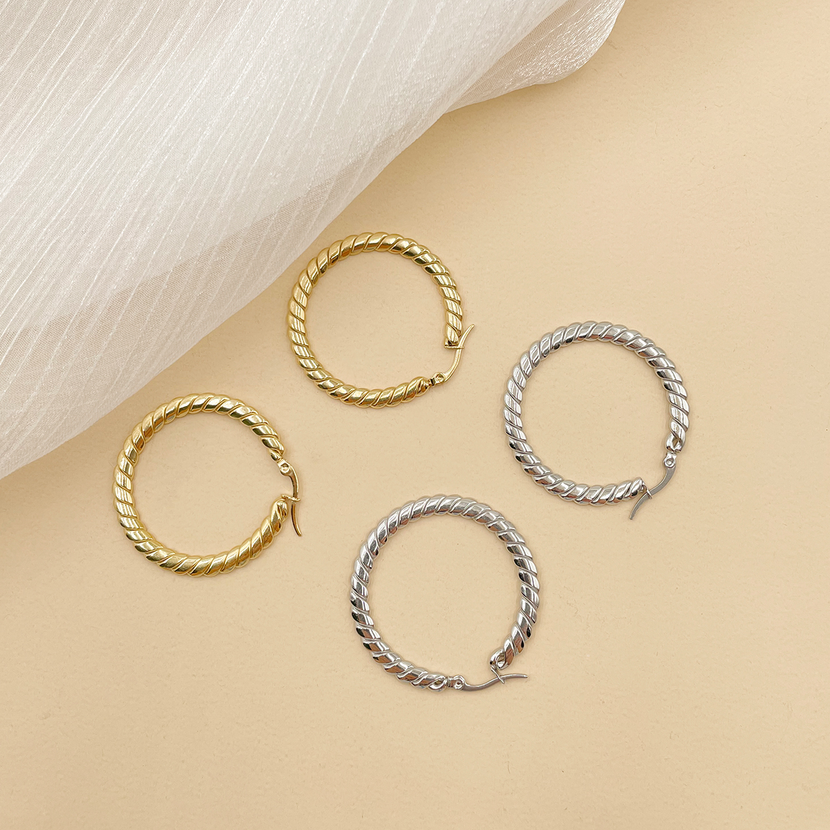 1 Pair Simple Style Round Polishing Plating 304 Stainless Steel 14K Gold Plated Hoop Earrings display picture 1