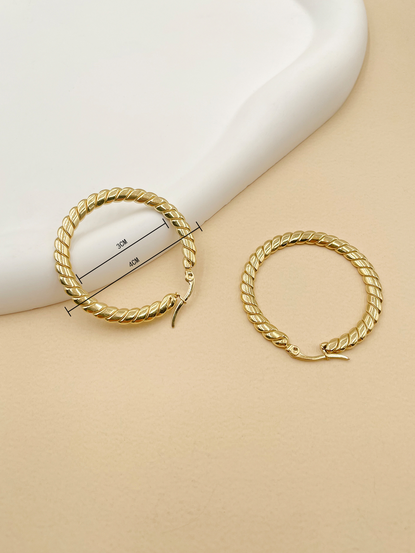 1 Pair Simple Style Round Polishing Plating 304 Stainless Steel 14K Gold Plated Hoop Earrings display picture 3