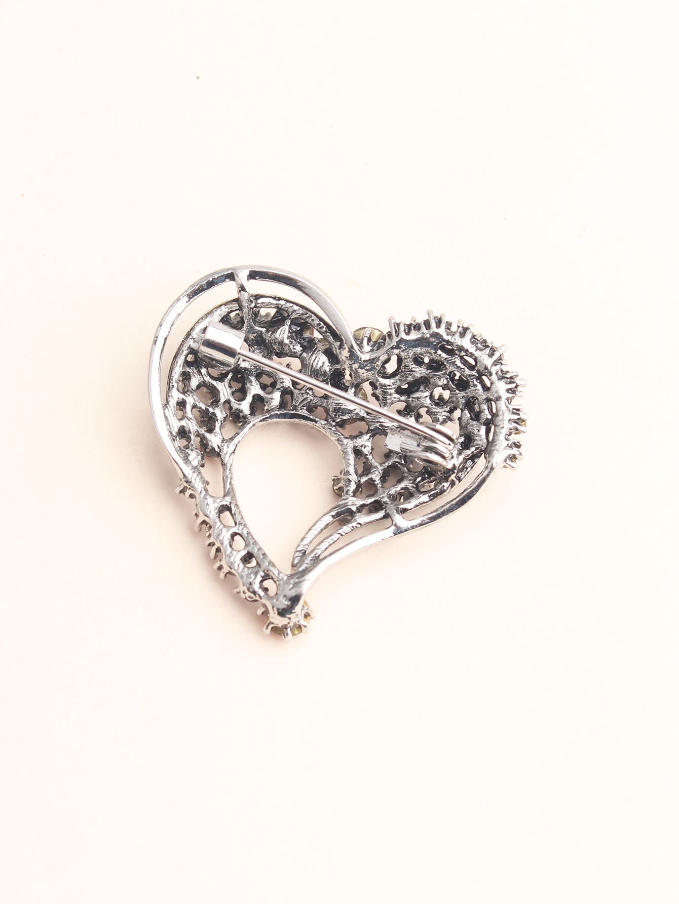 Sweet Shiny Heart Shape Alloy Inlay Rhinestones Women's Brooches display picture 2