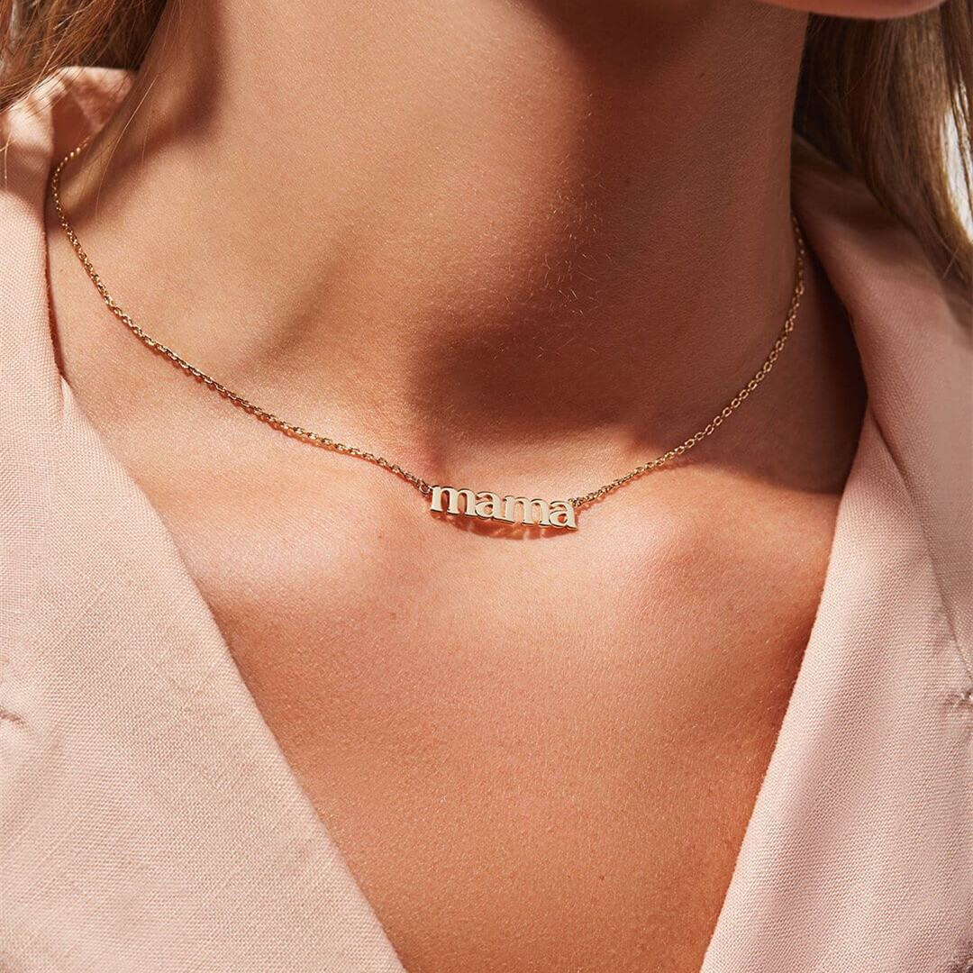 Casual Mamá Estilo Simple Letra Acero Inoxidable Enchapado Tridimensional Acero Titanio Chapado En Oro De 18 Quilates. Collar Colgante display picture 5