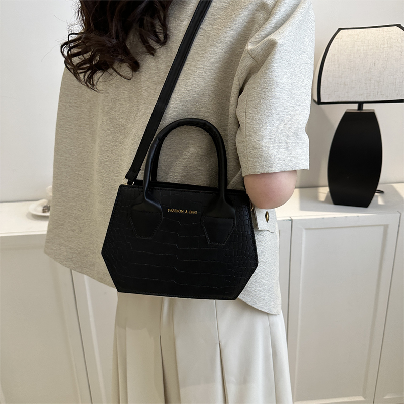 Femmes Toutes Les Saisons Faux Cuir De Base Sac D'épaule display picture 13