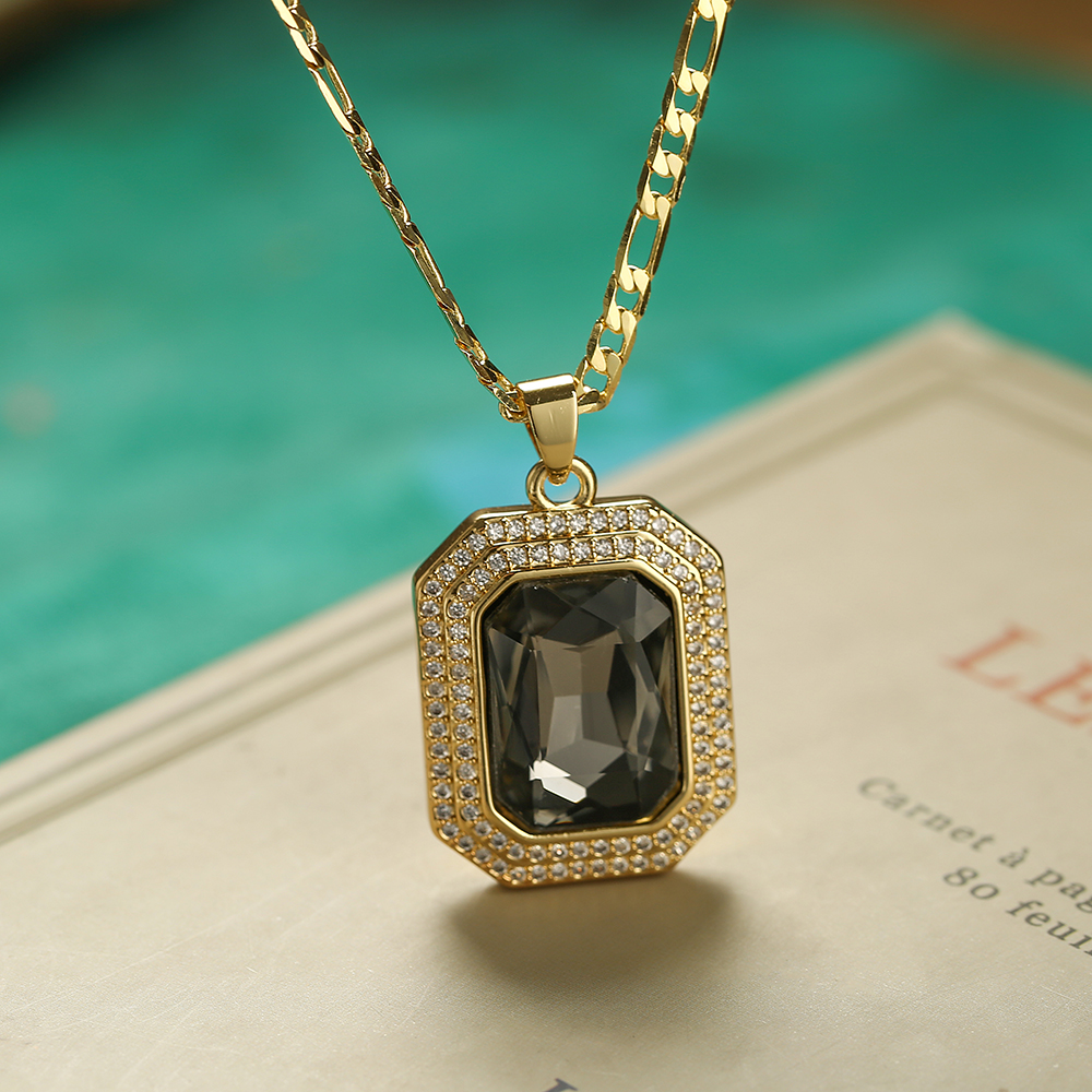 Elegant Retro Square Copper Plating Inlay Zircon 18k Gold Plated Pendant Necklace display picture 2