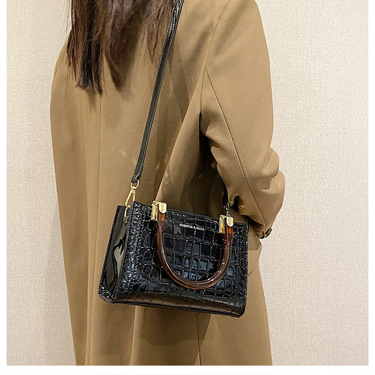 Women's All Seasons Pu Leather Streetwear Handbag display picture 10
