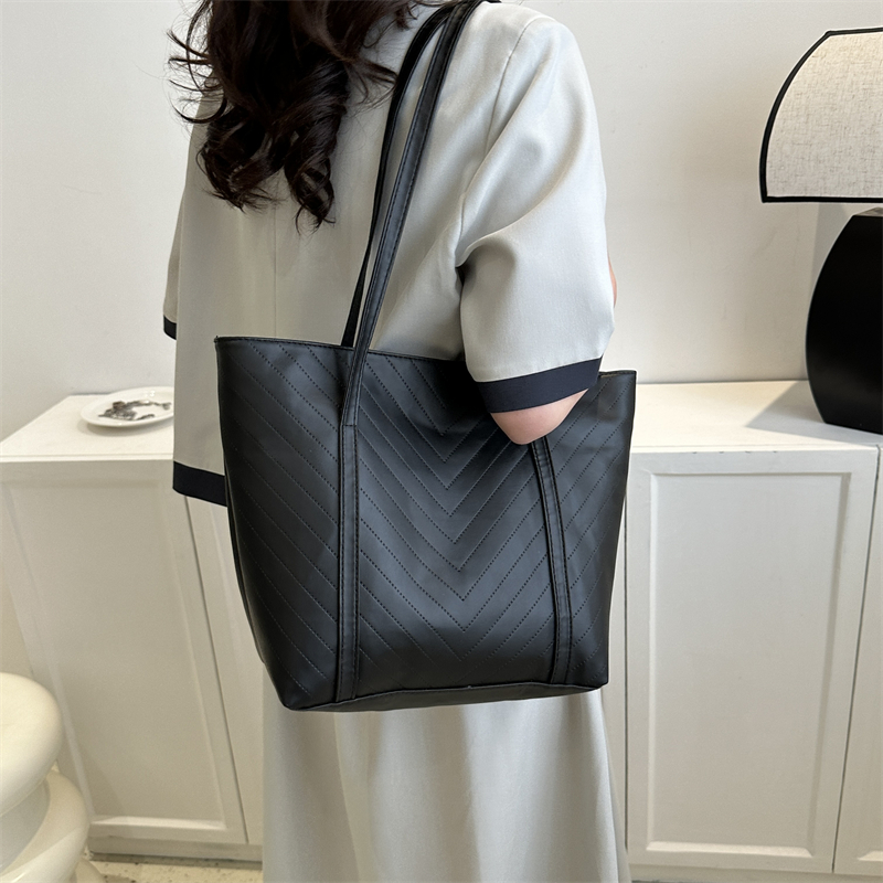 Femmes Toutes Les Saisons Faux Cuir De Base Sac D'épaule display picture 5