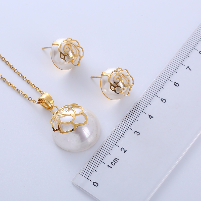 304 Stainless Steel 18K Gold Plated Elegant Lady Simple Style Plating Inlay Geometric Pearl Earrings Necklace display picture 9