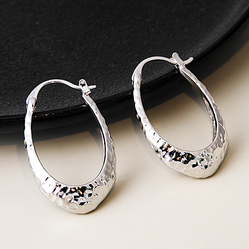 1 Pair Vintage Style Geometric Alloy Silver Plated Earrings display picture 1