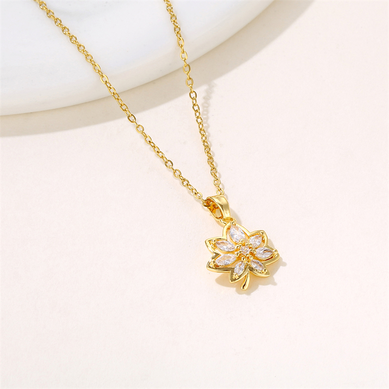 Stainless Steel 18K Gold Plated Simple Style Commute Plating Inlay Maple Leaf Zircon Pendant Necklace display picture 4