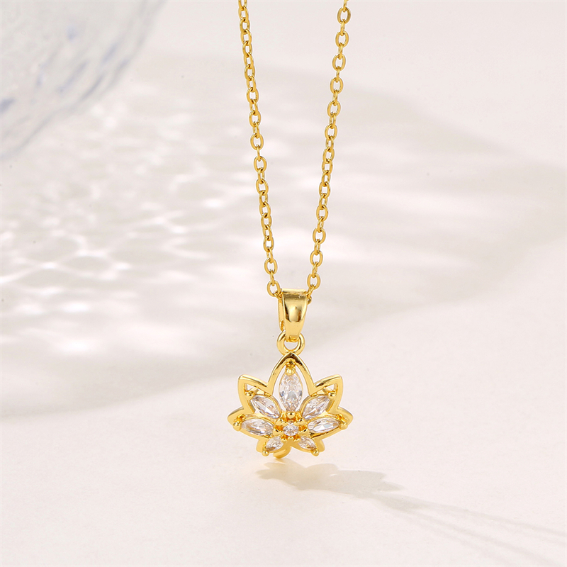 Stainless Steel 18K Gold Plated Simple Style Commute Plating Inlay Maple Leaf Zircon Pendant Necklace display picture 3