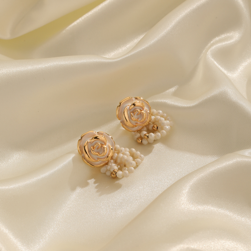 1 Paar Klassisch Französische Art Pastoral Blume Perlen Emaille Überzug Süßwasserperle Kupfer 18 Karat Vergoldet Tropfenohrringe display picture 2