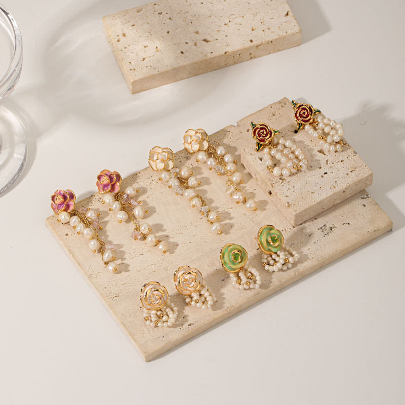1 Paar Klassisch Französische Art Pastoral Blume Perlen Emaille Überzug Süßwasserperle Kupfer 18 Karat Vergoldet Tropfenohrringe display picture 3