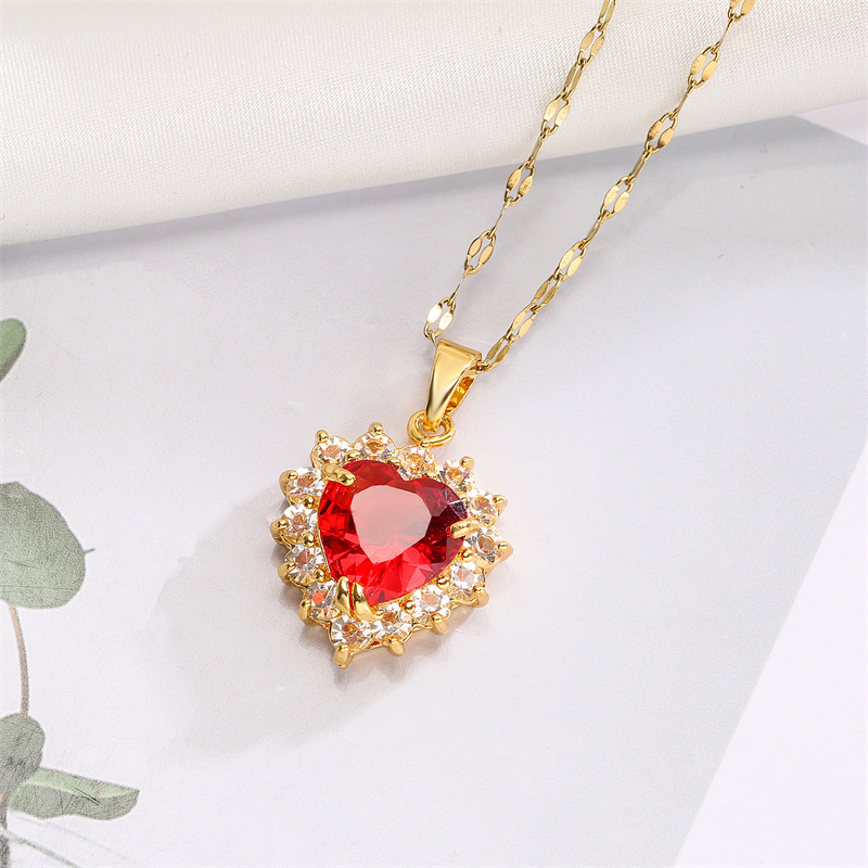 Ig Style Simple Style Heart Shape Stainless Steel Copper Plating Inlay Zircon Gold Plated Pendant Necklace display picture 3