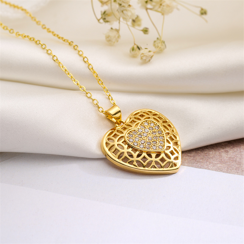 Simple Style Classic Style Water Droplets Heart Shape Copper Hollow Out Inlay Zircon Gold Plated Pendant Necklace display picture 6