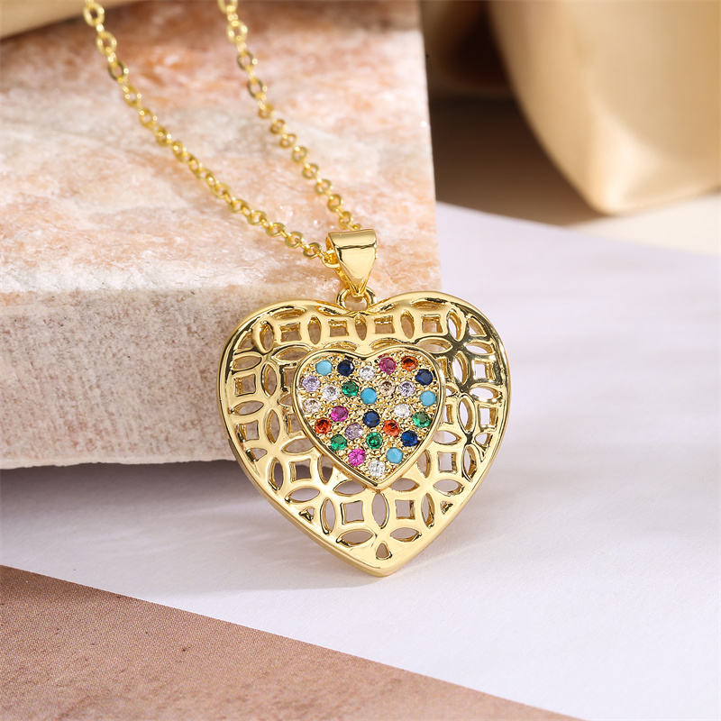 Simple Style Classic Style Water Droplets Heart Shape Copper Hollow Out Inlay Zircon Gold Plated Pendant Necklace display picture 9