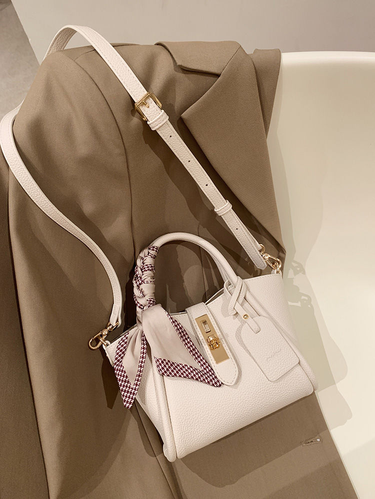 Women's All Seasons Pu Leather Elegant Handbag display picture 2