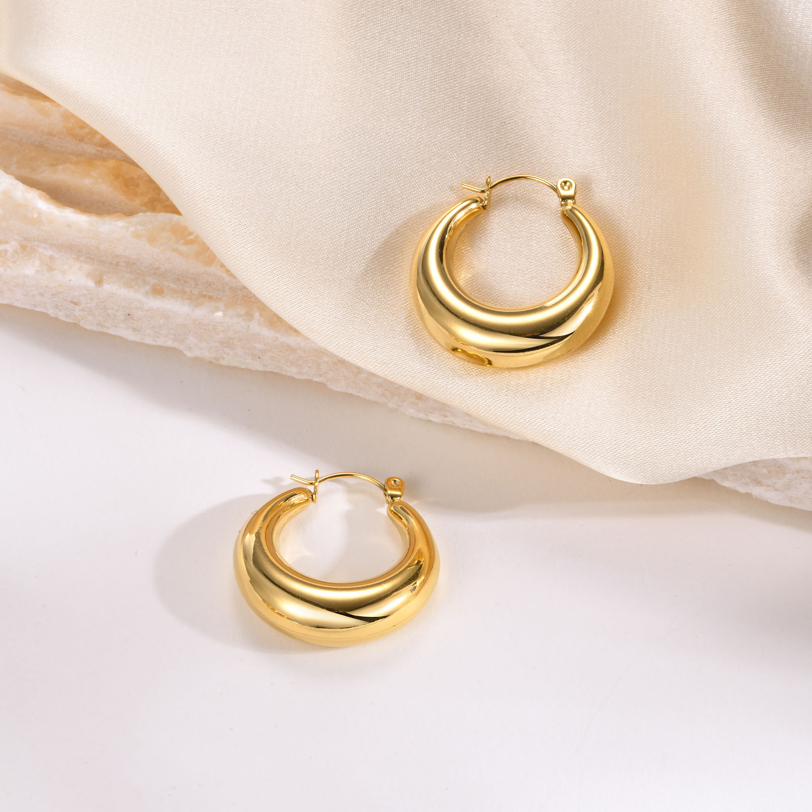 1 Pair Simple Style Commute Solid Color Plating 304 Stainless Steel Gold Plated Hoop Earrings display picture 5