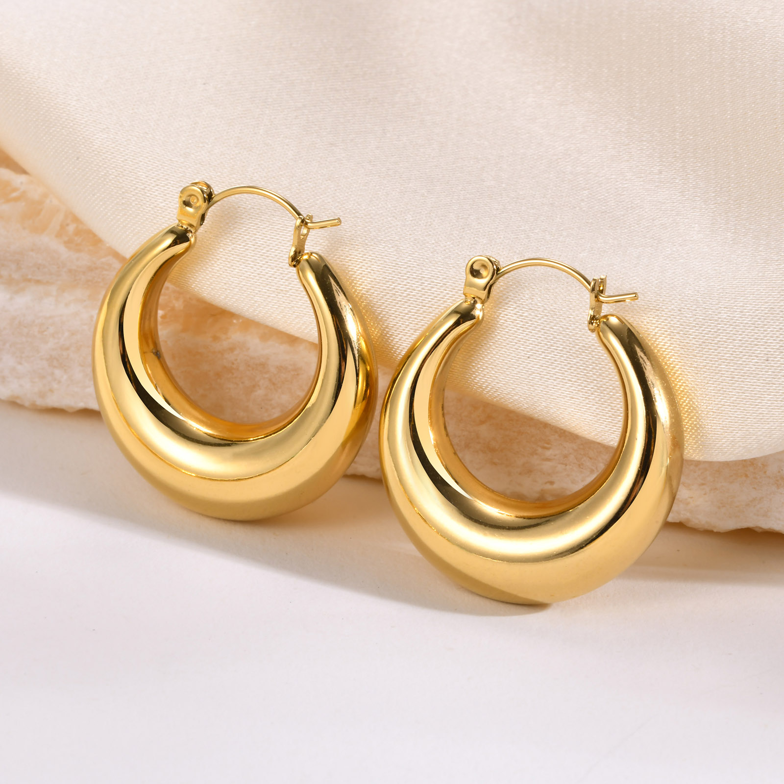 1 Pair Simple Style Commute Solid Color Plating 304 Stainless Steel Gold Plated Hoop Earrings display picture 7