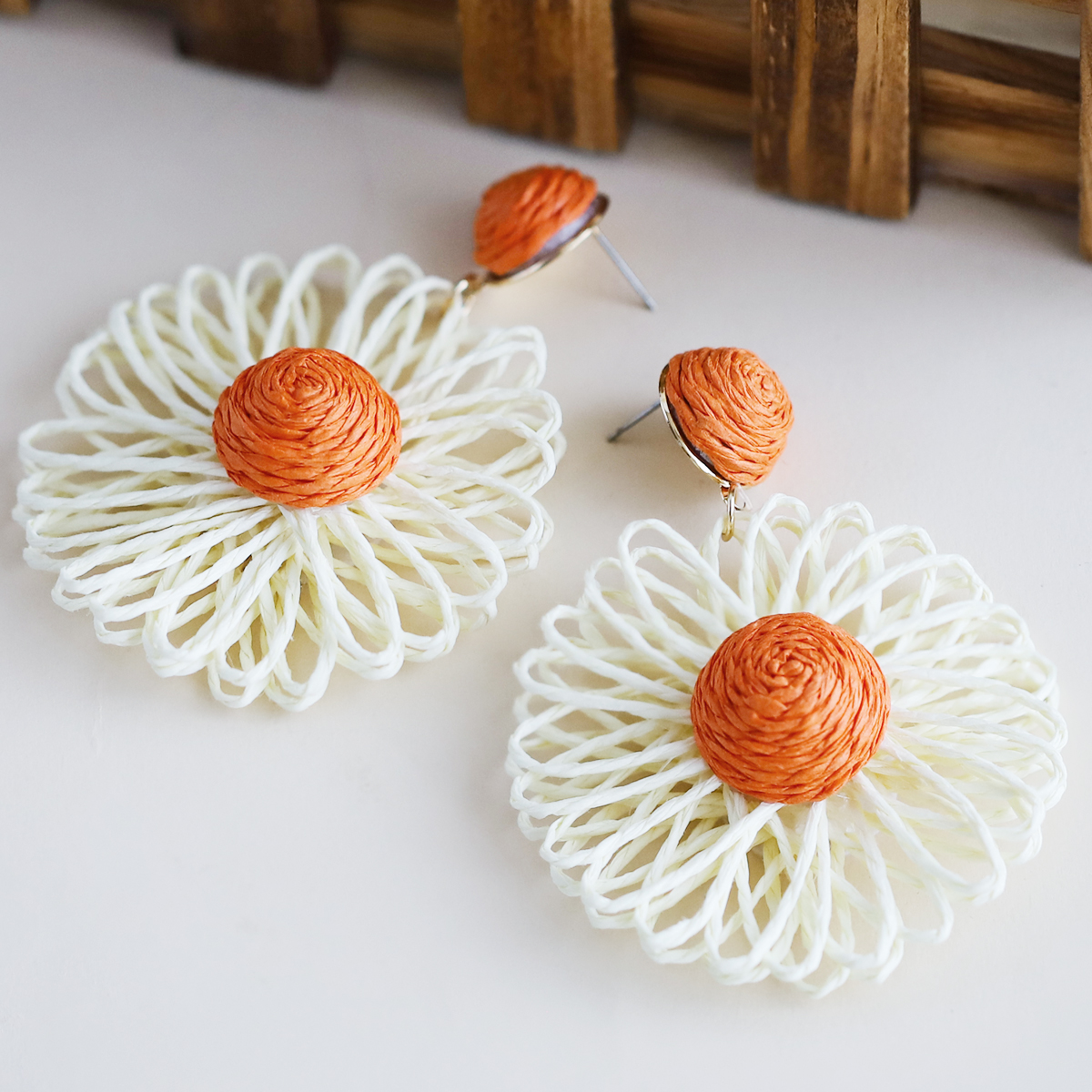 1 Pair Ig Style Vacation Flower Handmade Raffia Drop Earrings display picture 1
