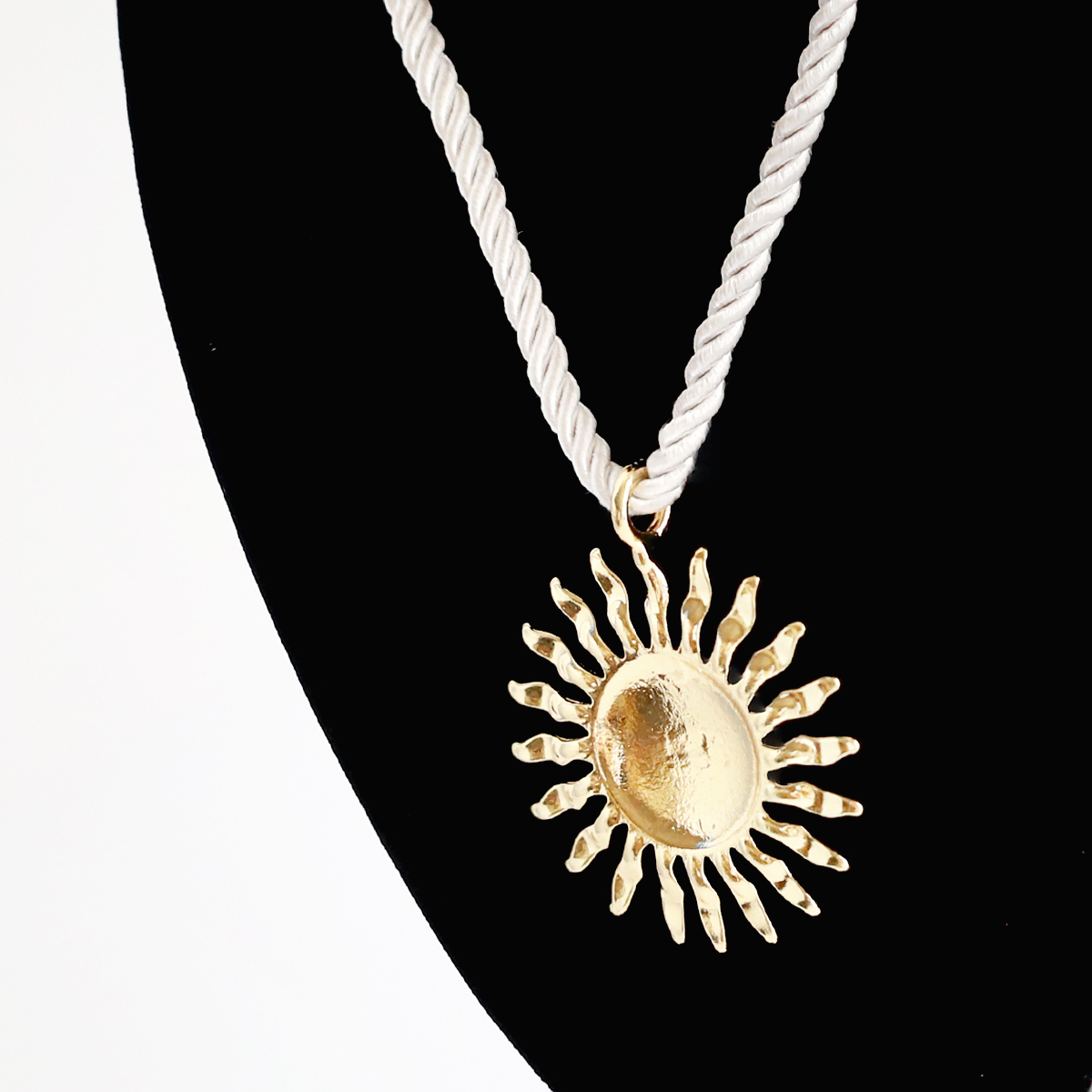 Casual Simple Style Sun Flower Alloy Women's Pendant Necklace Long Necklace display picture 1