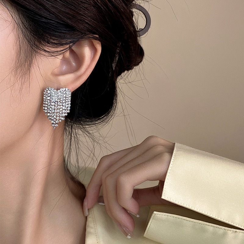 1 Pair Simple Style Heart Shape Inlay Alloy Rhinestones Drop Earrings display picture 4