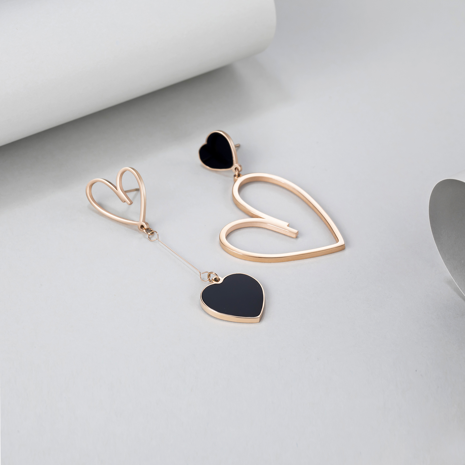 1 Pair Exaggerated Sweet Heart Shape Plating Inlay Stainless Steel Shell Rose Gold Plated Drop Earrings display picture 3