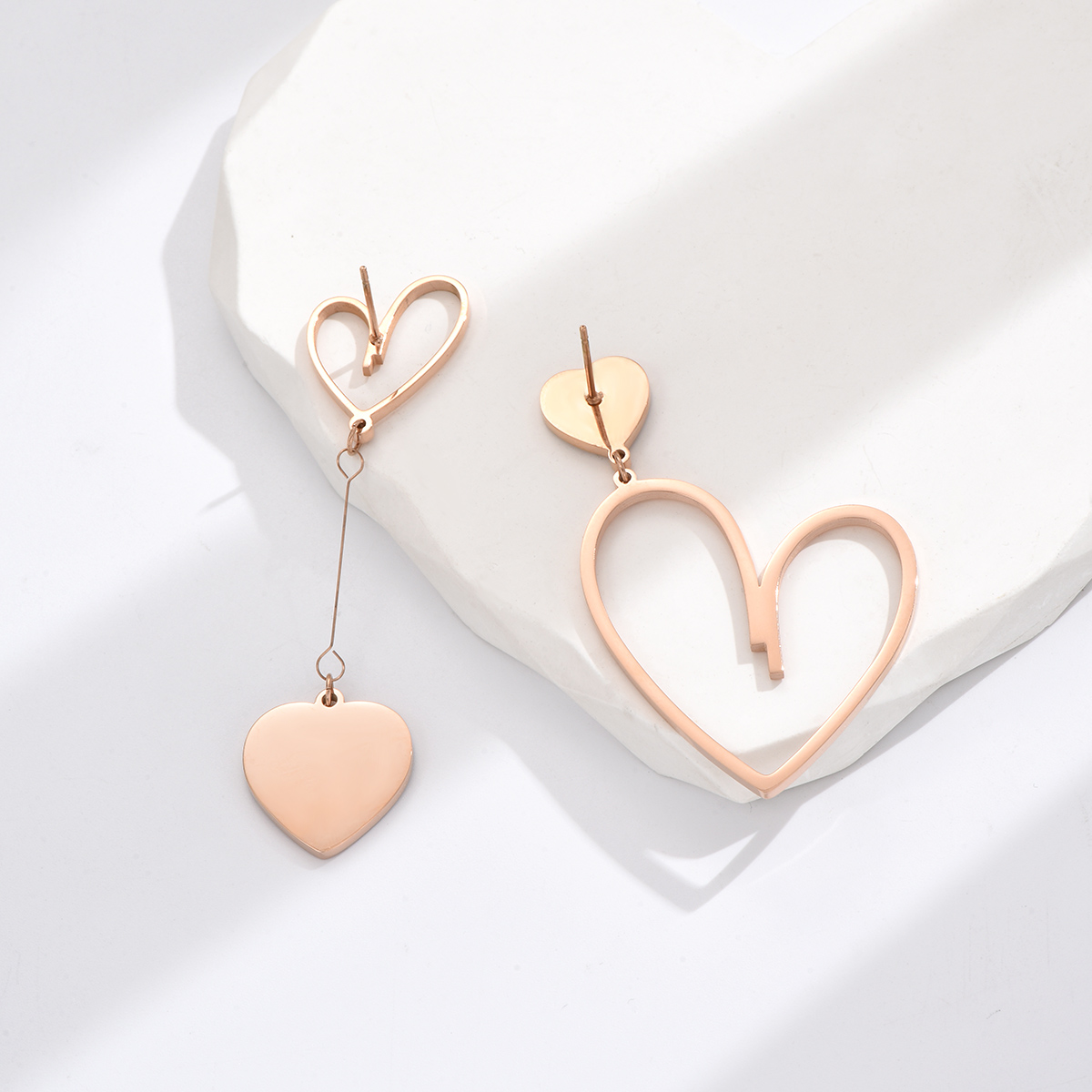 1 Pair Exaggerated Sweet Heart Shape Plating Inlay Stainless Steel Shell Rose Gold Plated Drop Earrings display picture 1