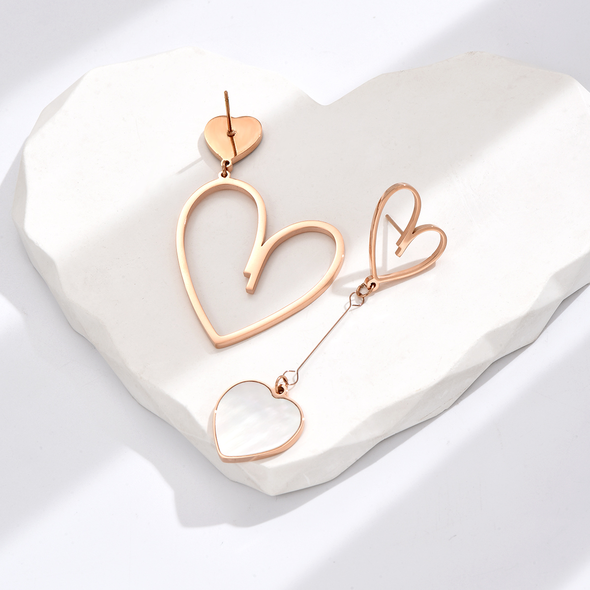 1 Pair Exaggerated Sweet Heart Shape Plating Inlay Stainless Steel Shell Rose Gold Plated Drop Earrings display picture 2