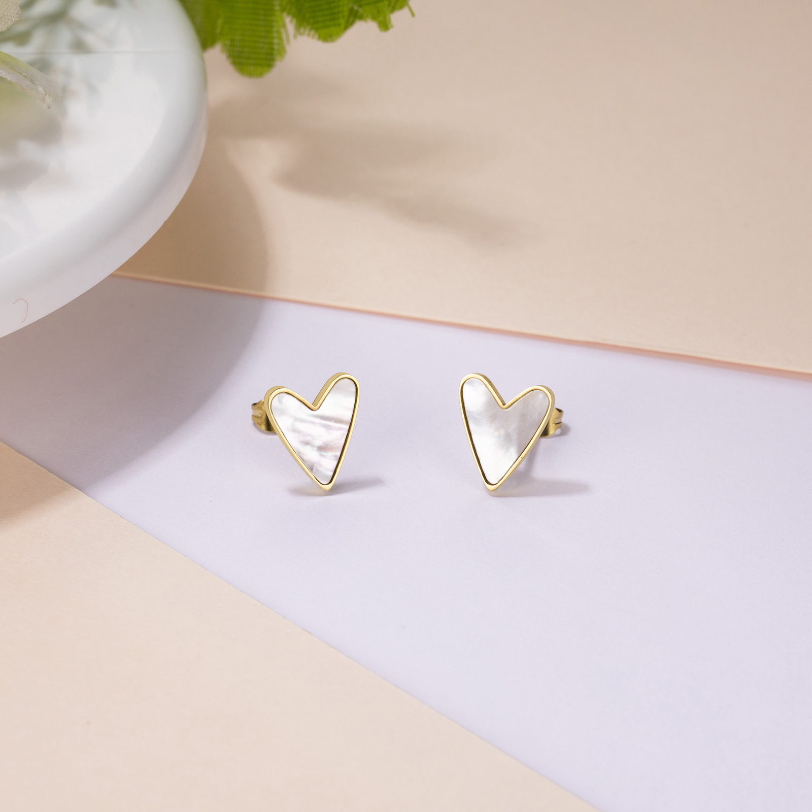 1 Pair Simple Style Heart Shape Plating Inlay Stainless Steel Shell Gold Plated Ear Studs display picture 2