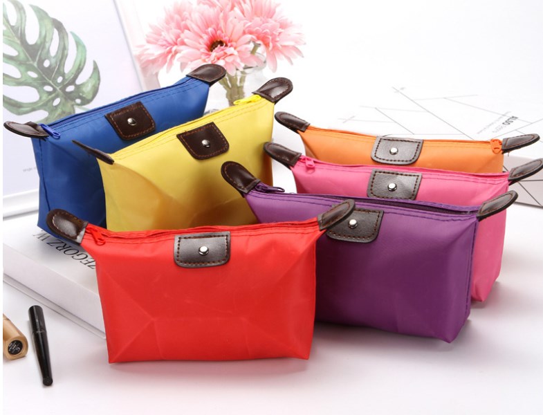 Women's All Seasons Nylon Solid Color Elegant Dumpling Shape Zipper Cosmetic Bag display picture 1