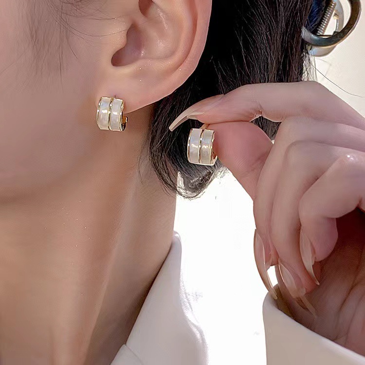 1 Pair Vintage Style Korean Style C Shape Alloy Ear Studs display picture 1