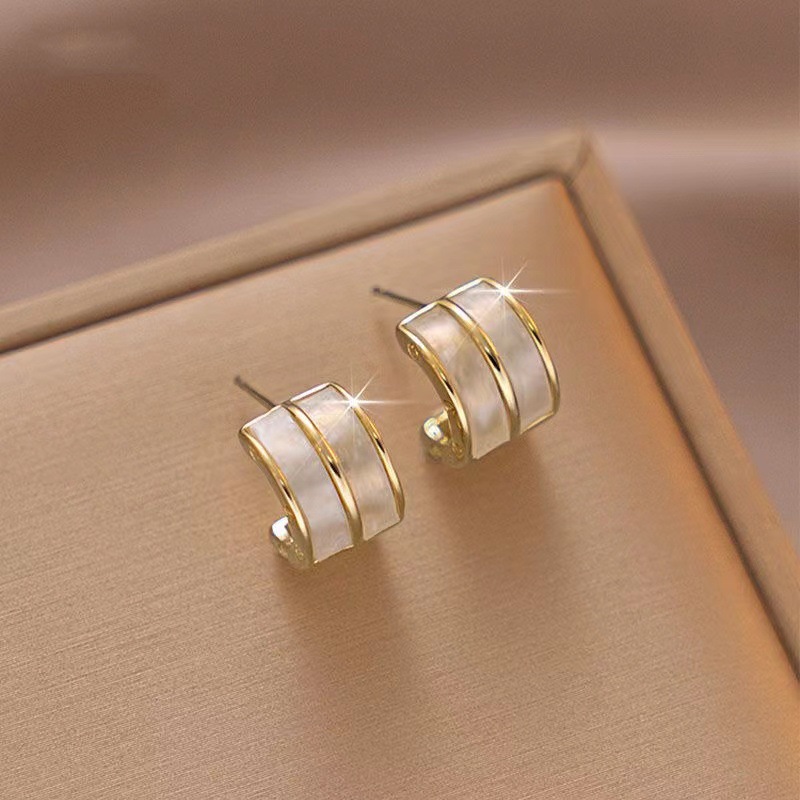 1 Pair Vintage Style Korean Style C Shape Alloy Ear Studs display picture 3