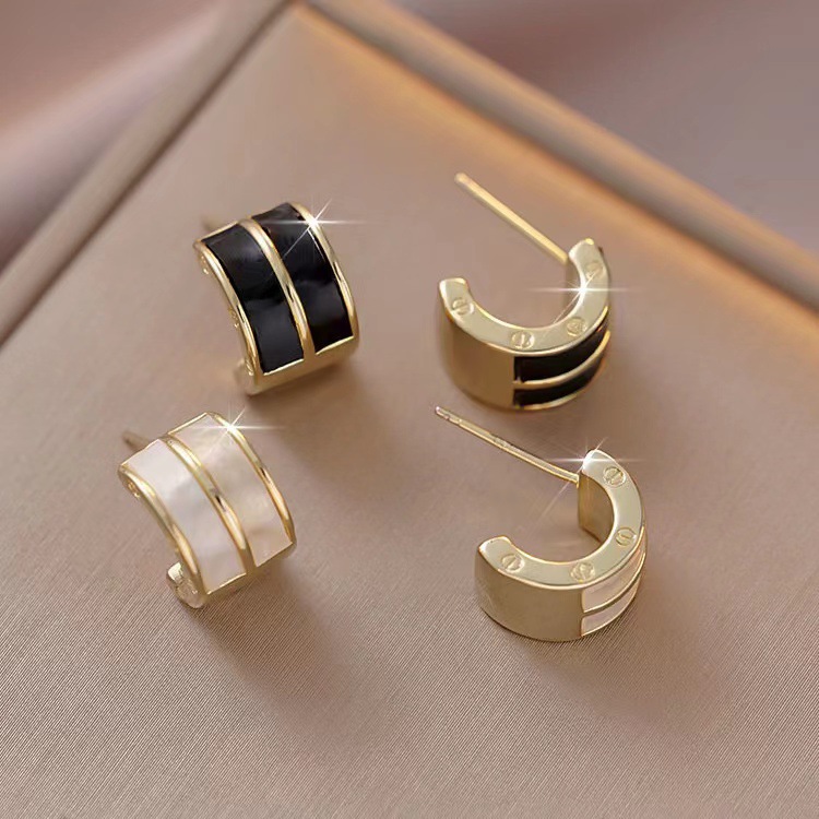 1 Pair Vintage Style Korean Style C Shape Alloy Ear Studs display picture 2