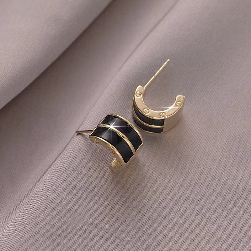 1 Pair Vintage Style Korean Style C Shape Alloy Ear Studs display picture 5