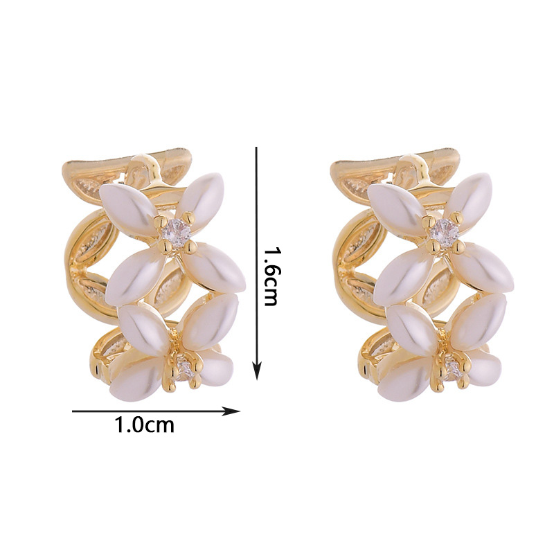 1 Pair Elegant French Style Simple Style Flower Plating Inlay Copper Artificial Pearls Zircon 14k Gold Plated Ear Studs display picture 5