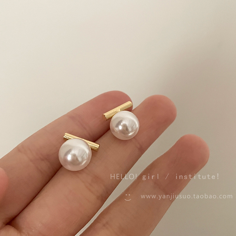 1 Pair Vintage Style French Style Pearl Alloy Ear Studs display picture 1
