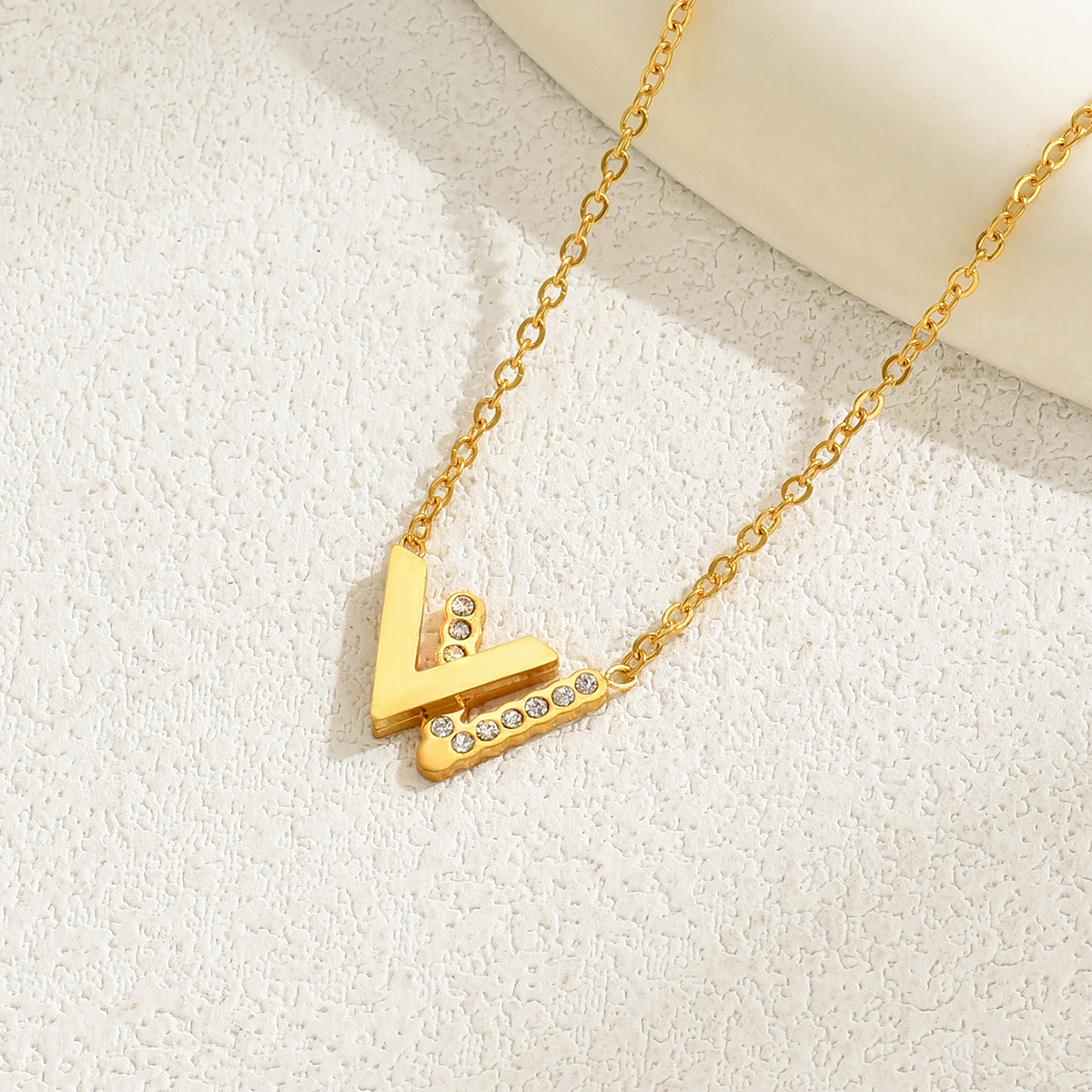 201 Stainless Steel 18K Gold Plated IG Style Elegant Simple Style Plating Inlay Letter Zircon Pendant Necklace display picture 3