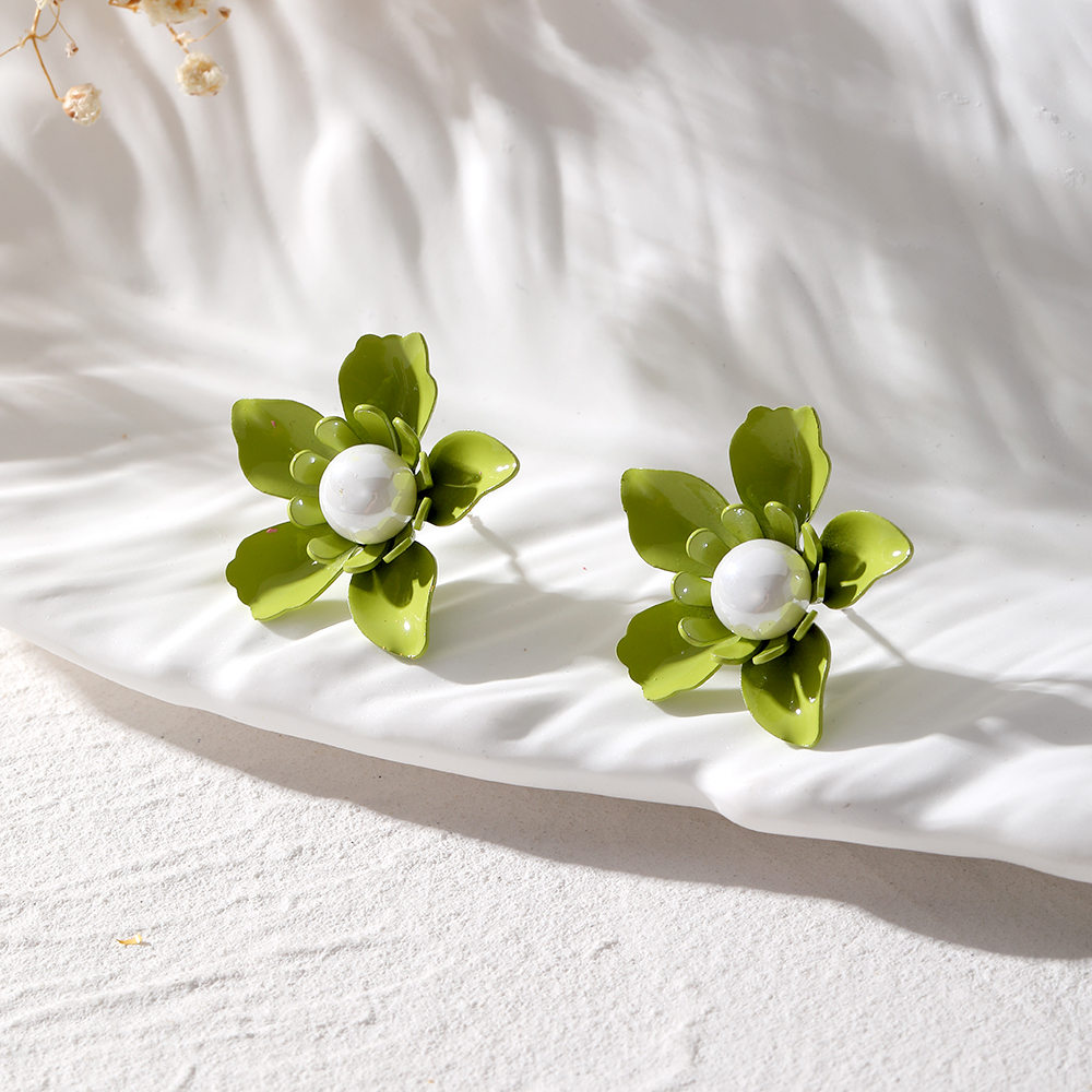 1 Pair Elegant Pastoral Simple Style Petal Alloy Gold Plated Ear Studs display picture 2