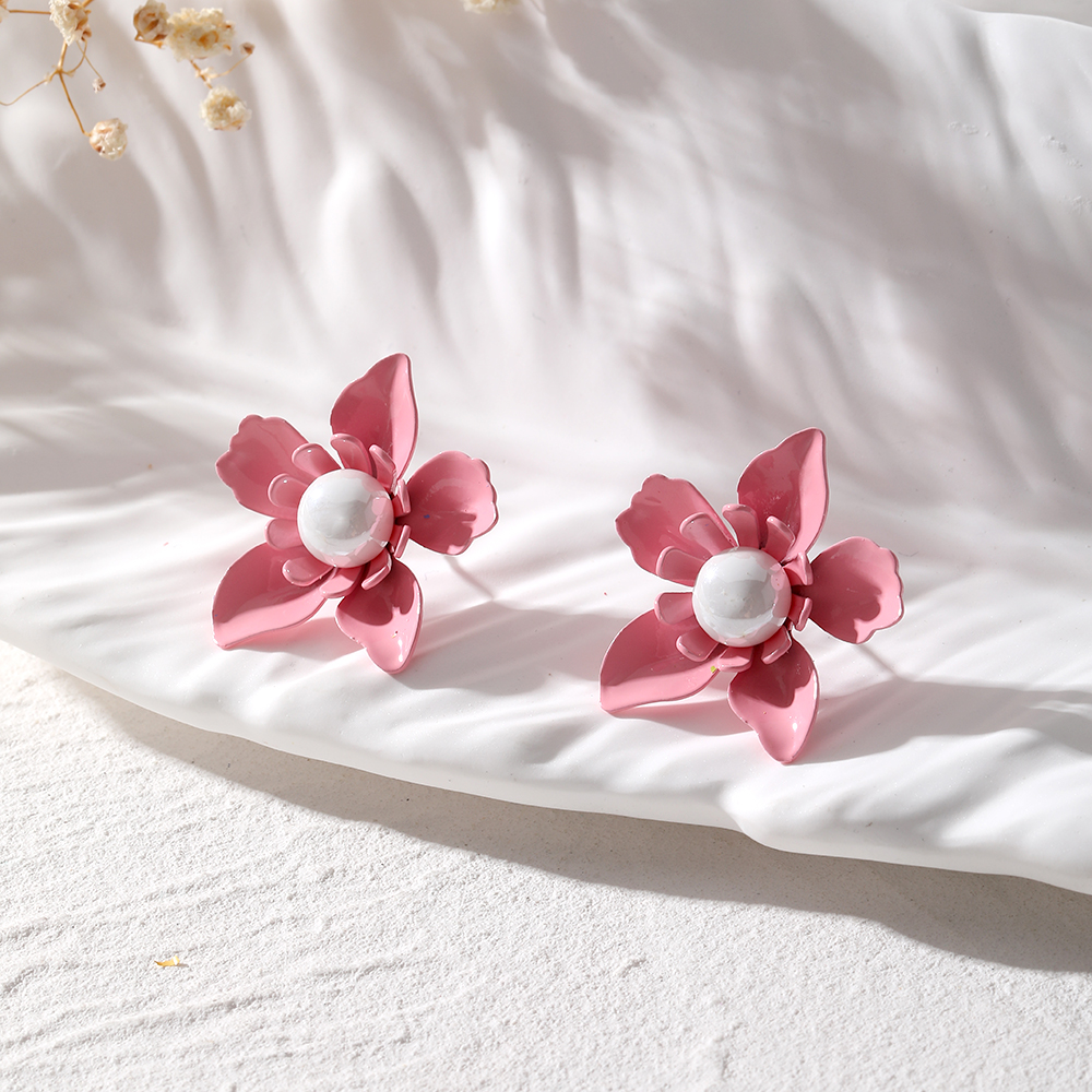 1 Pair Elegant Pastoral Simple Style Petal Alloy Gold Plated Ear Studs display picture 3