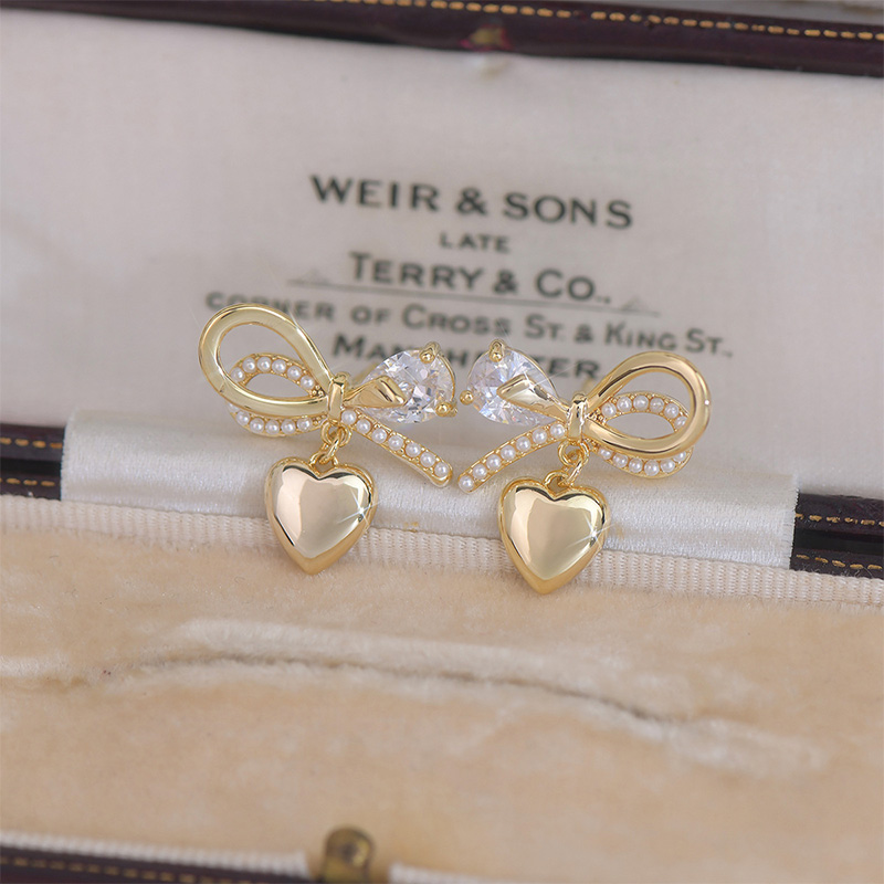 1 Pair Fairy Style French Style Simple Style Heart Shape Bow Knot Plating Inlay Copper Artificial Pearls Zircon 14k Gold Plated Ear Studs display picture 1