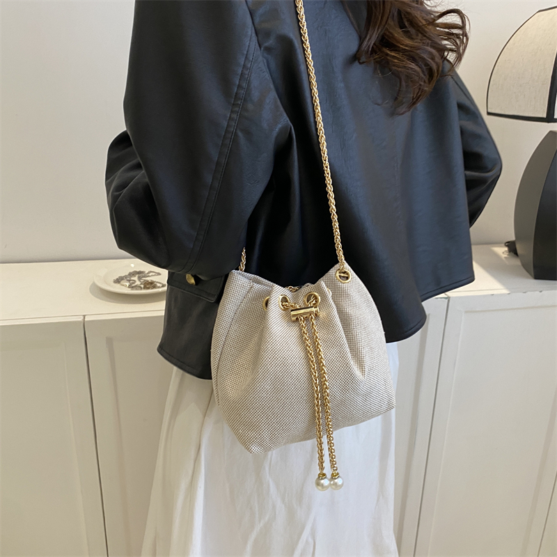 Women's Canvas Straw Solid Color Streetwear Bucket String Bucket Bag display picture 8