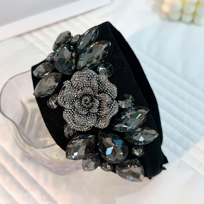 Baroque Style Water Droplets Flower Alloy Rhinestone Hair Band display picture 13
