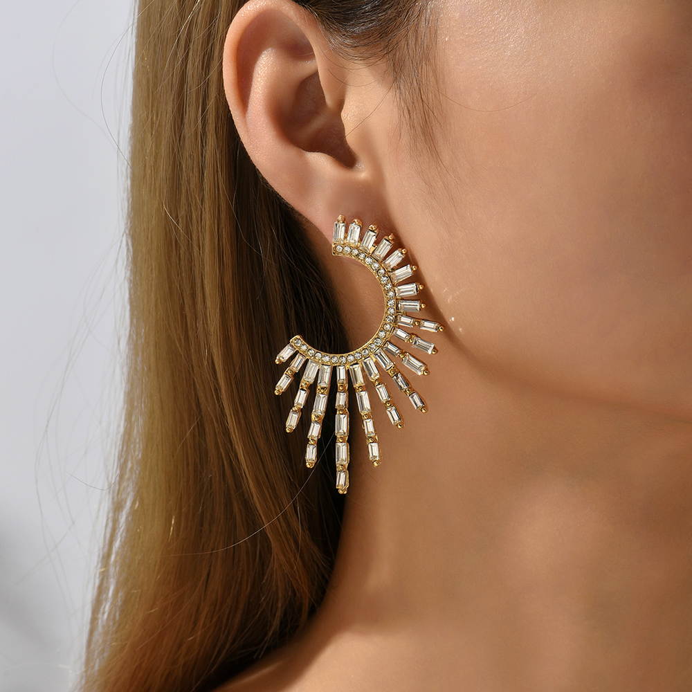 1 Pair Elegant Luxurious Geometric Hollow Out Inlay Zinc Alloy Rhinestones Drop Earrings display picture 2