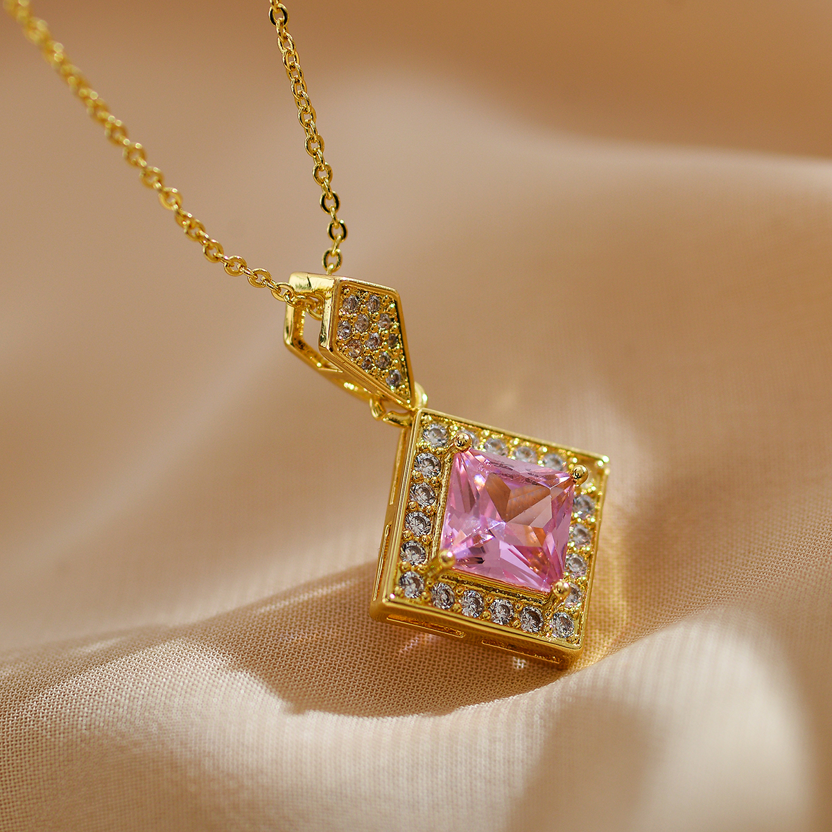 Simple Style Square Copper Inlay Zircon Pendant Necklace display picture 1